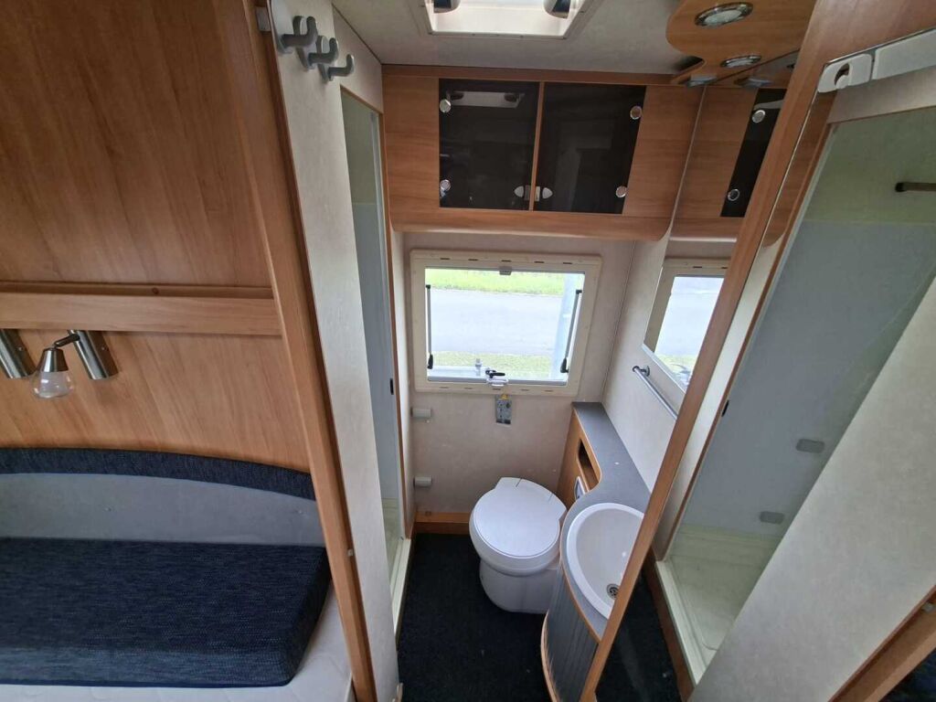 Adria Coral S 680 ST 2009 Harmaa