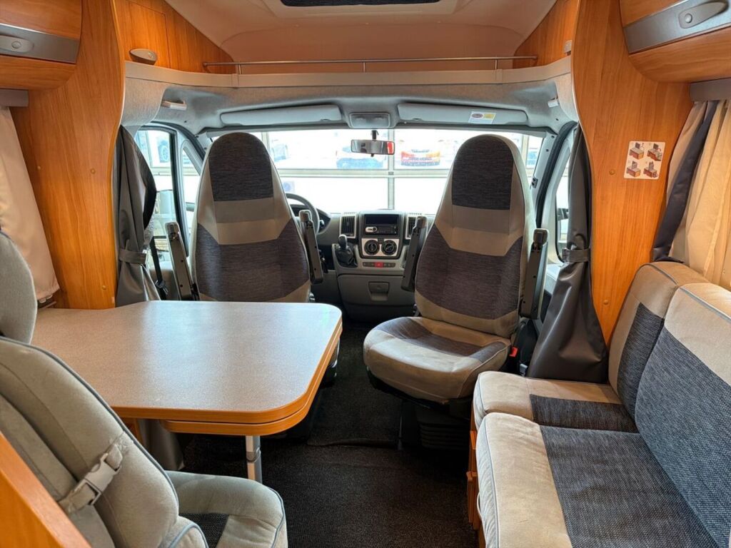Adria Coral S 680 ST 2009 Harmaa