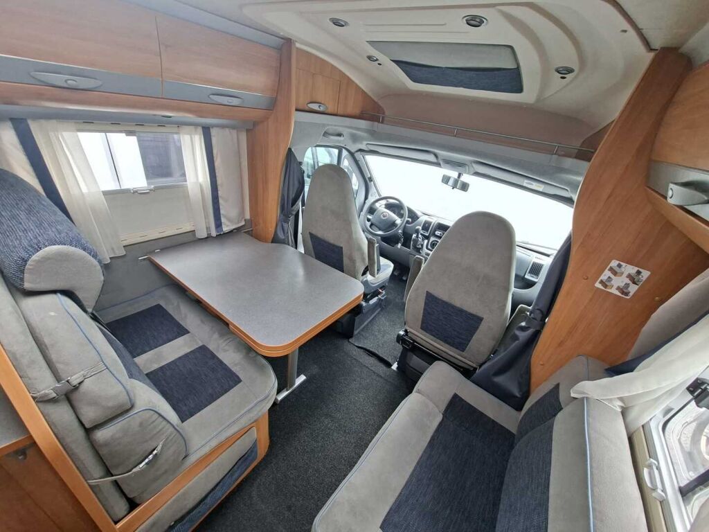 Adria Coral S 680 ST 2009 Harmaa