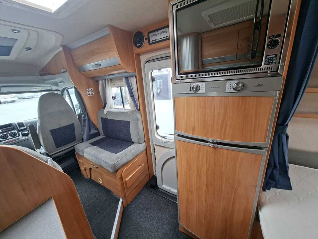 Adria Coral S 680 ST 2009 Harmaa