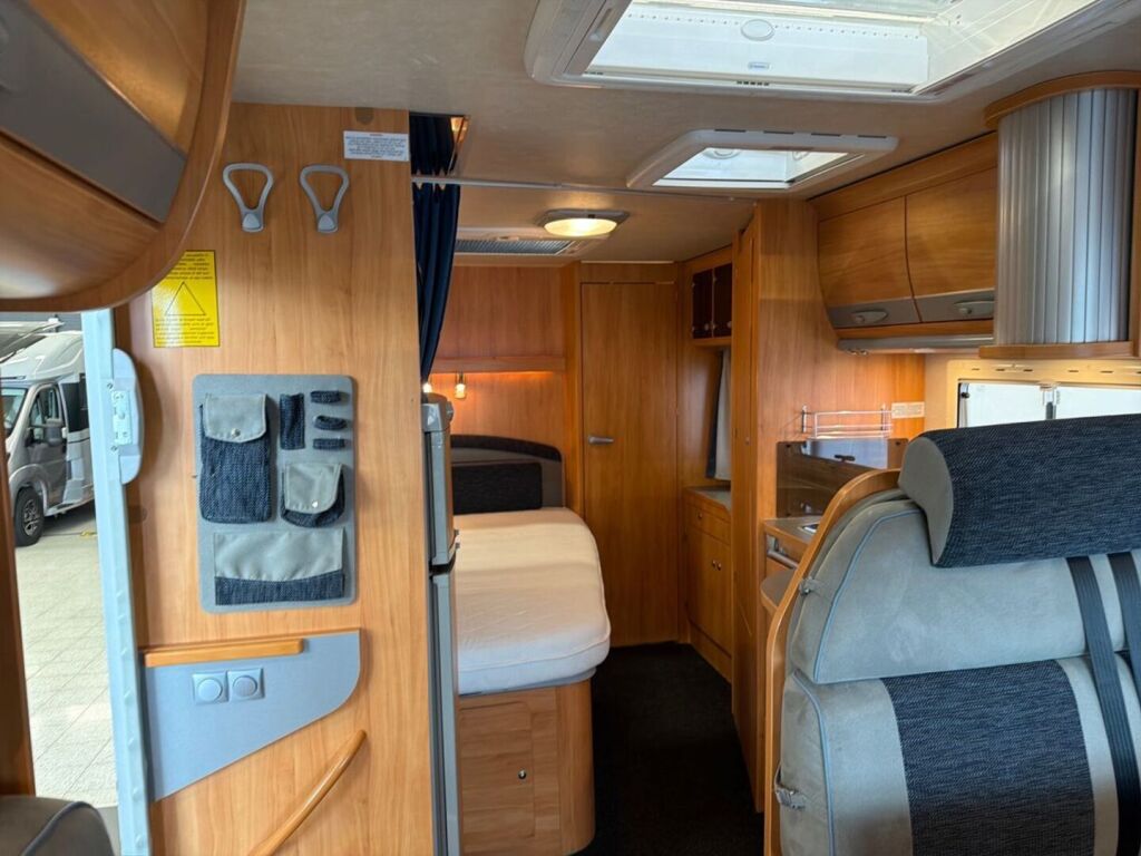 Adria Coral S 680 ST 2009 Harmaa