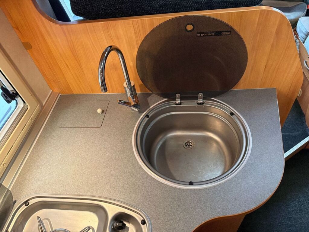 Adria Coral S 680 ST 2009 Harmaa