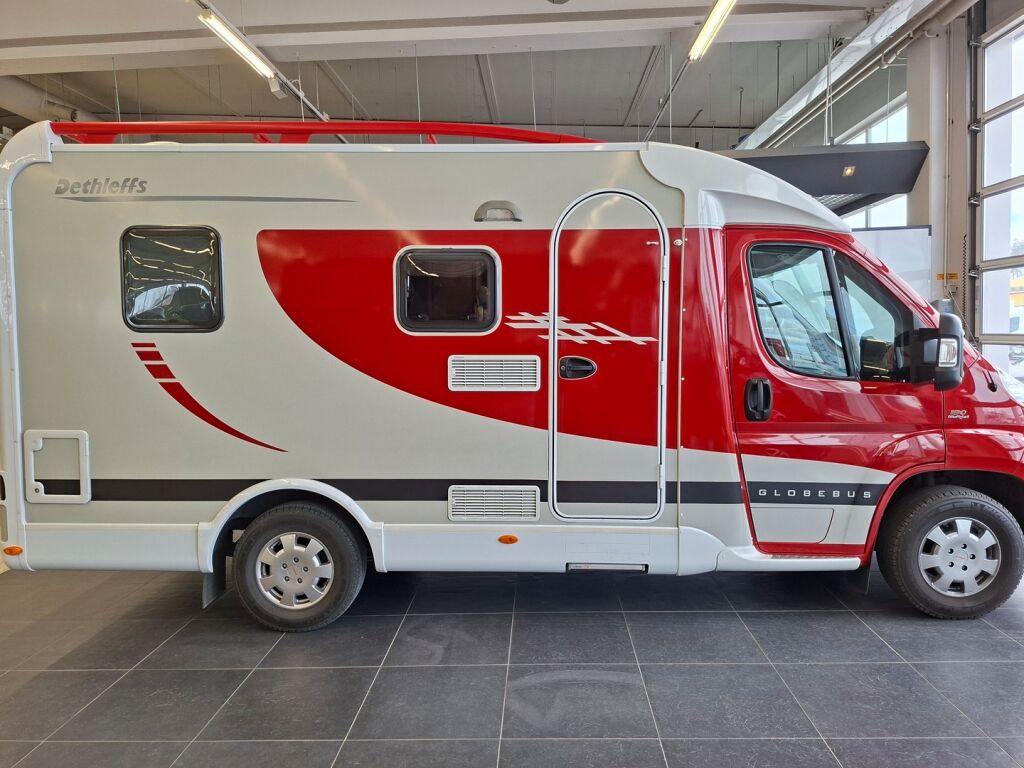 Dethleffs GLOBEBUS T 001  T 002 2009 Punainen