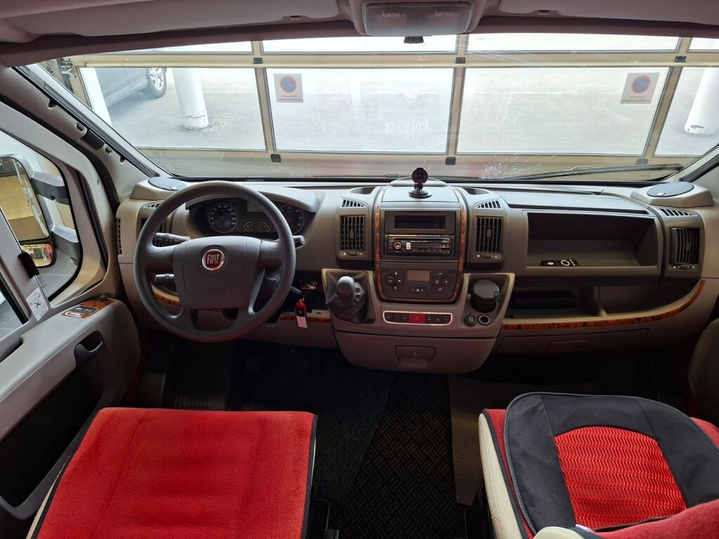 Dethleffs GLOBEBUS T 001  T 002 2009 Punainen