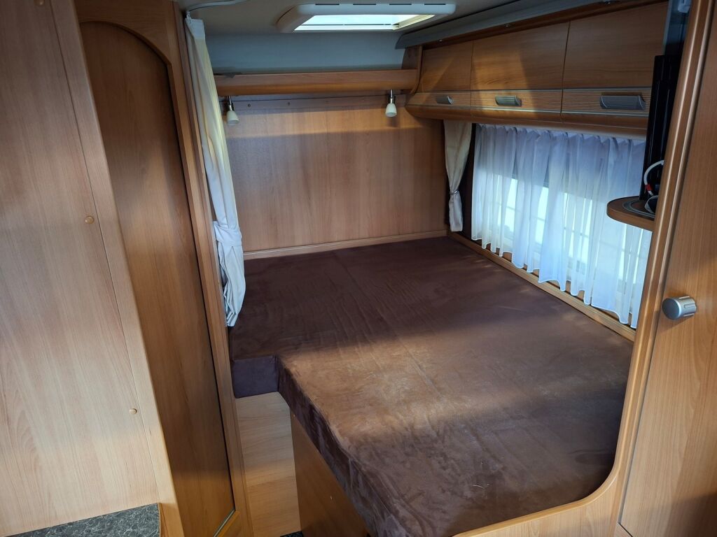 Dethleffs GLOBEBUS T 001  T 002 2009 Punainen