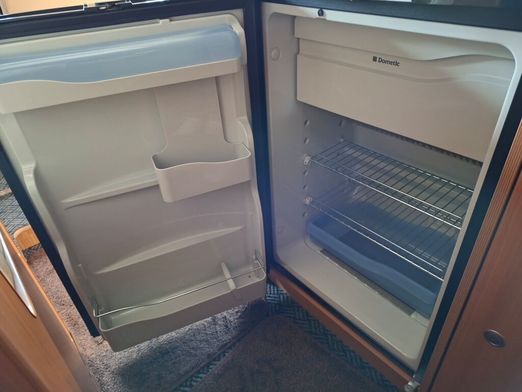 Dethleffs GLOBEBUS T 001  T 002 2009 Punainen