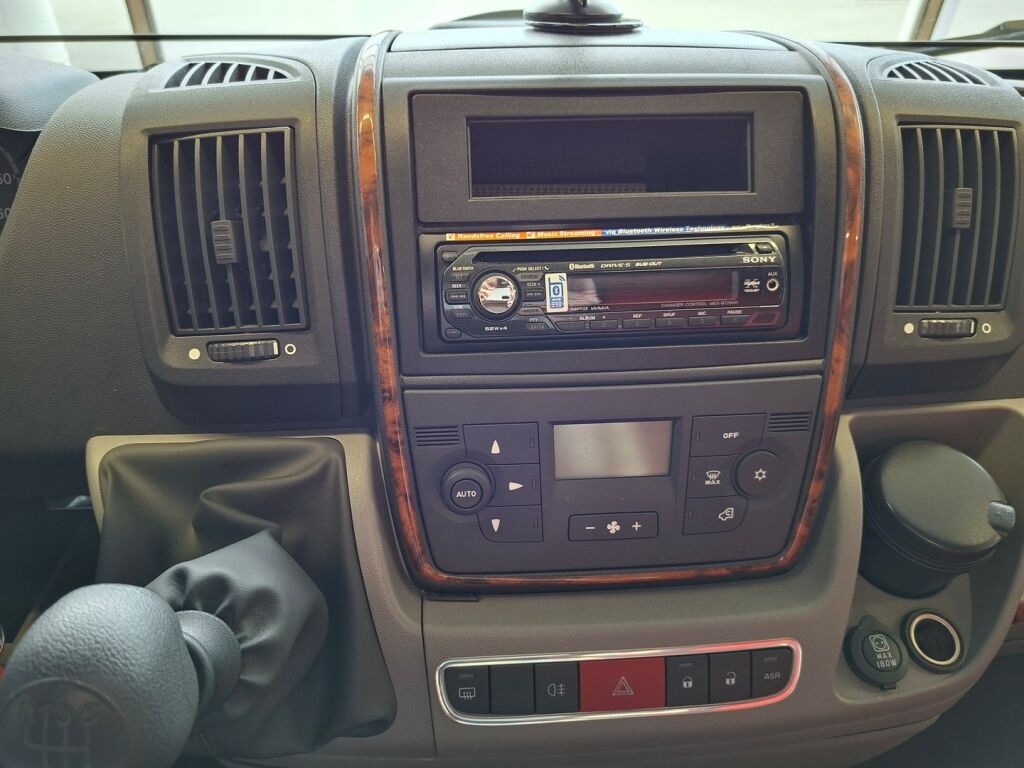 Dethleffs GLOBEBUS T 001  T 002 2009 Punainen