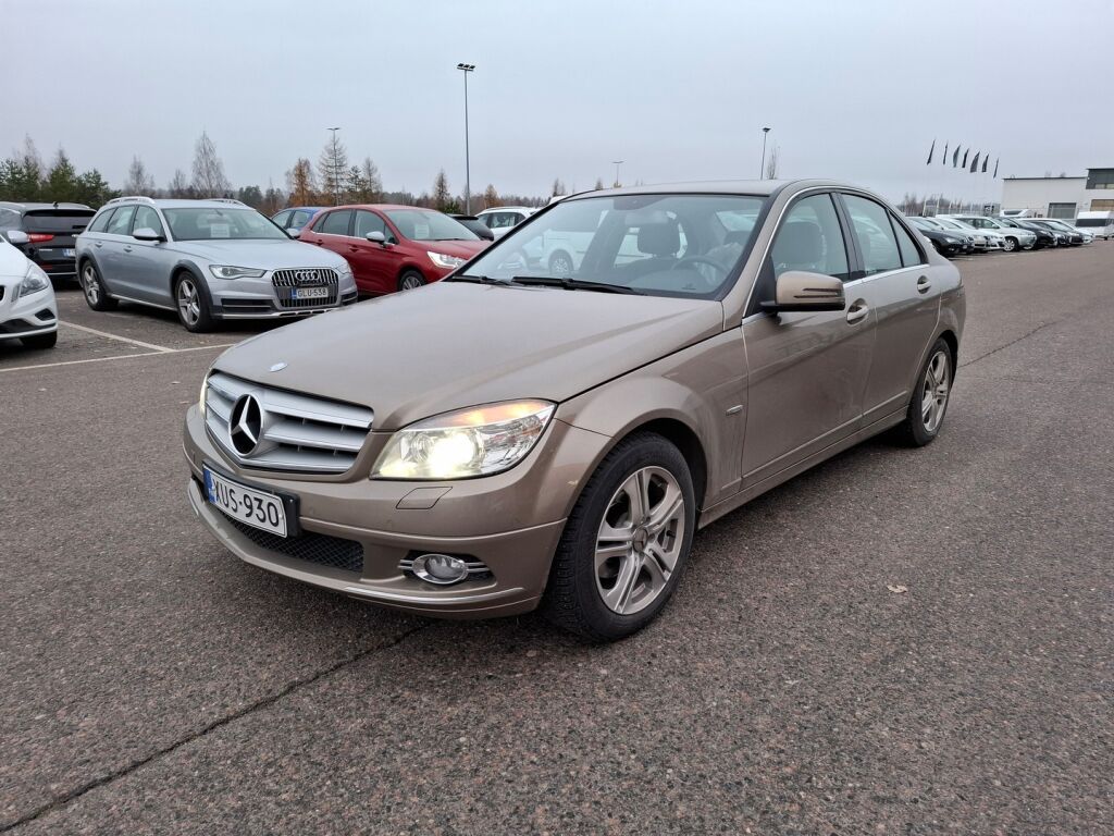 Mercedes-Benz C 2009 Ruskea (beige)