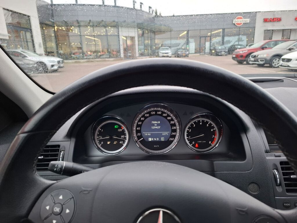 Mercedes-Benz C 2009 Ruskea (beige)