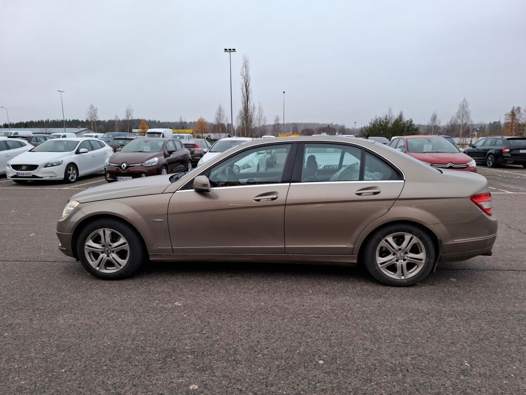 Mercedes-Benz C 2009 Ruskea (beige)