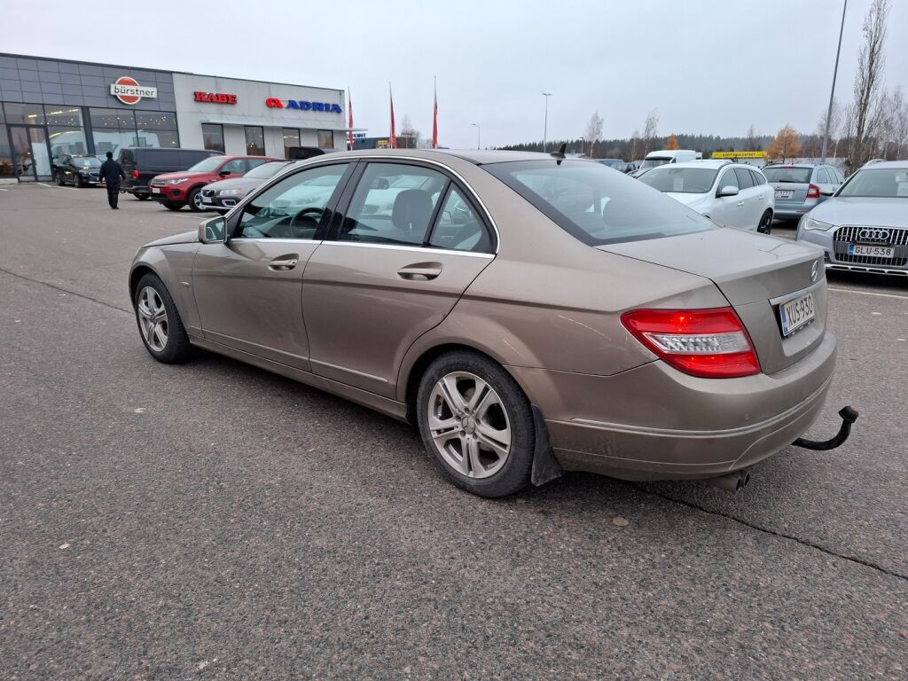 Mercedes-Benz C 2009 Ruskea (beige)