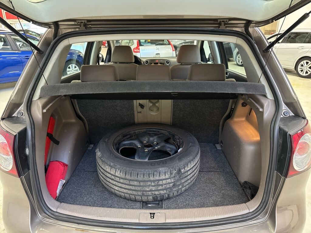 Volkswagen Golf Plus 2009 Ruskea (beige)