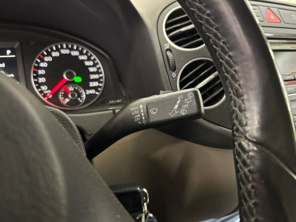 Volkswagen Golf Plus 2009 Ruskea (beige)