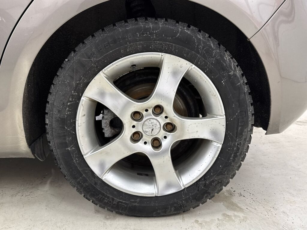 Volkswagen Golf Plus 2009 Ruskea (beige)