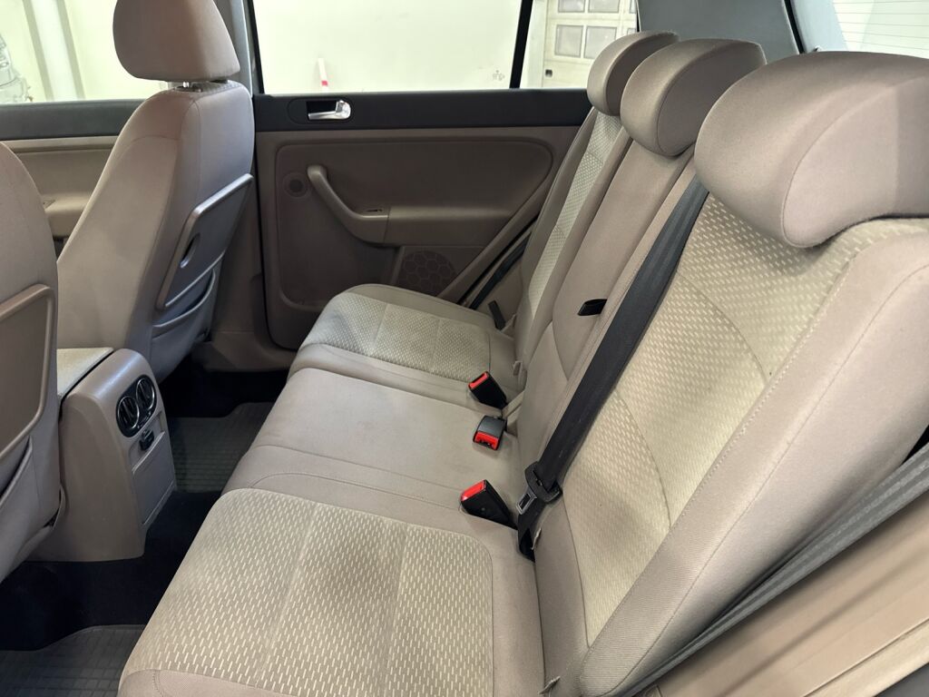 Volkswagen Golf Plus 2009 Ruskea (beige)