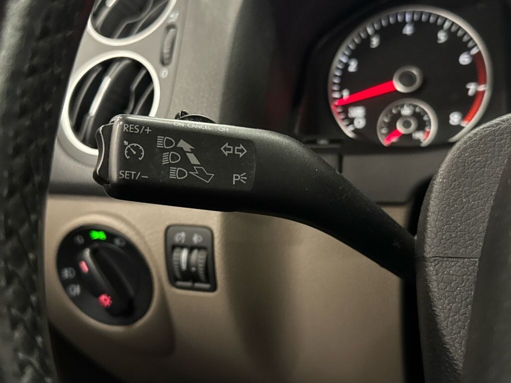 Volkswagen Golf Plus 2009 Ruskea (beige)