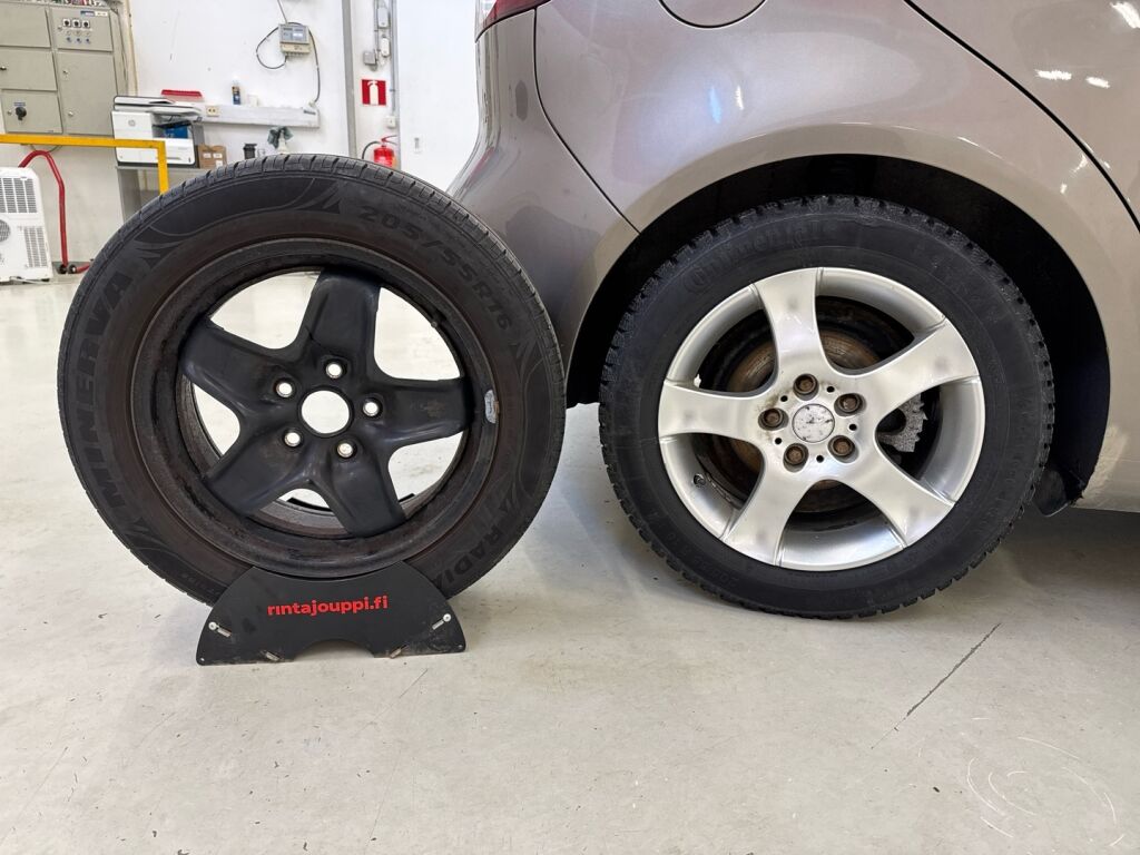 Volkswagen Golf Plus 2009 Ruskea (beige)