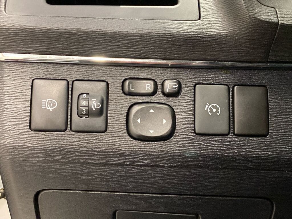 Toyota Avensis 2009 Harmaa