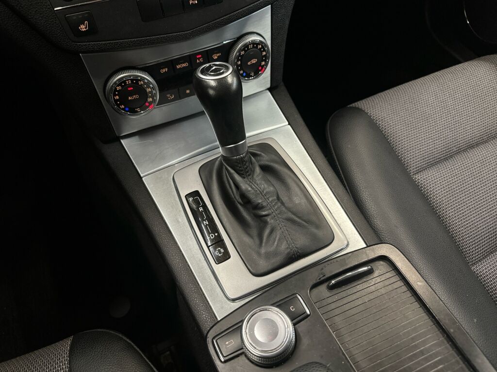 Mercedes-Benz C 2010 Musta