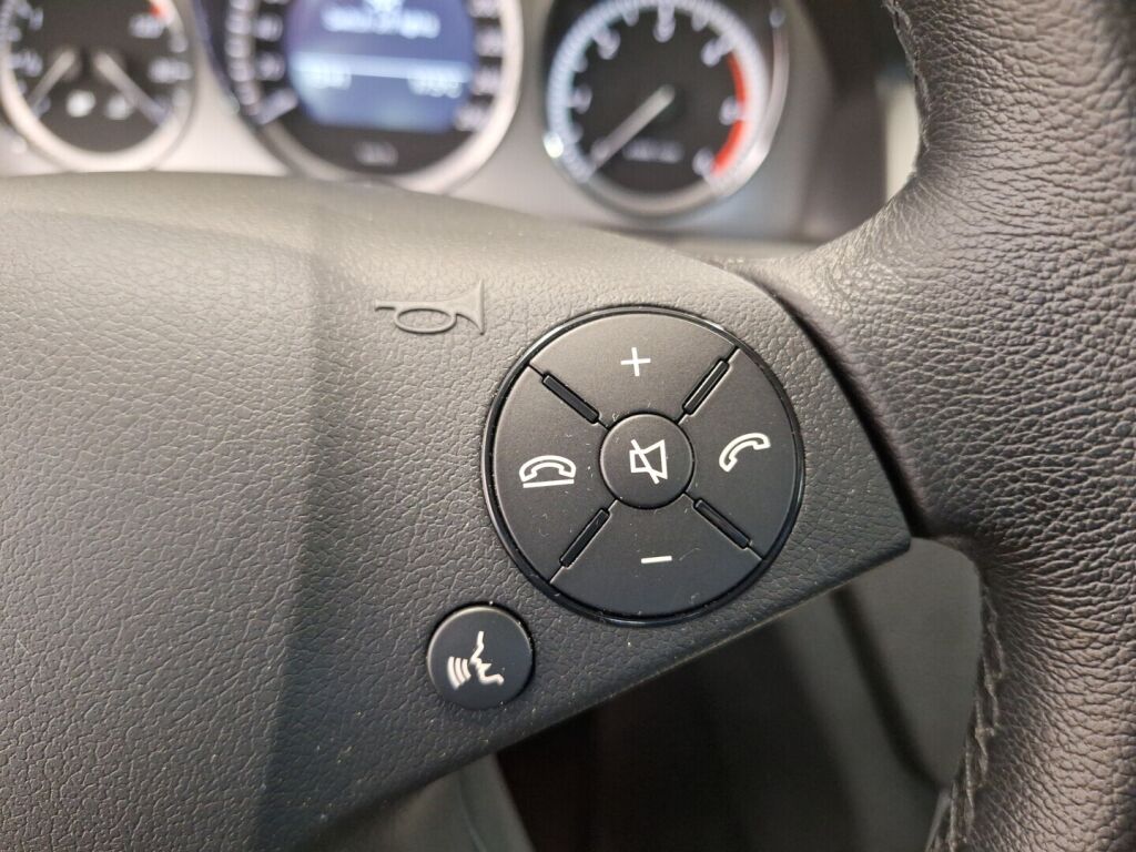 Mercedes-Benz C 2010 Vihreä