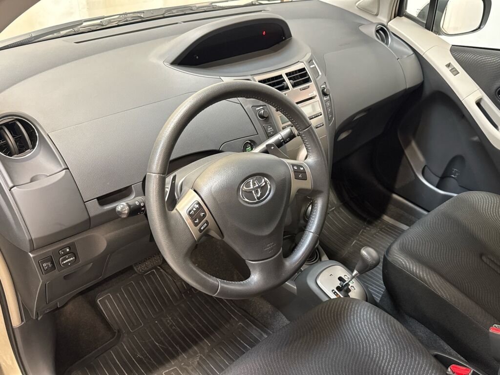 Toyota Yaris 2010 Hopea