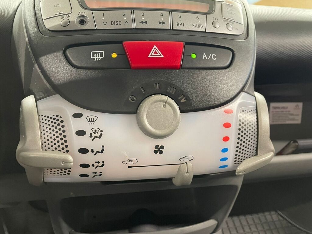 Citroen C1 2011 Punainen