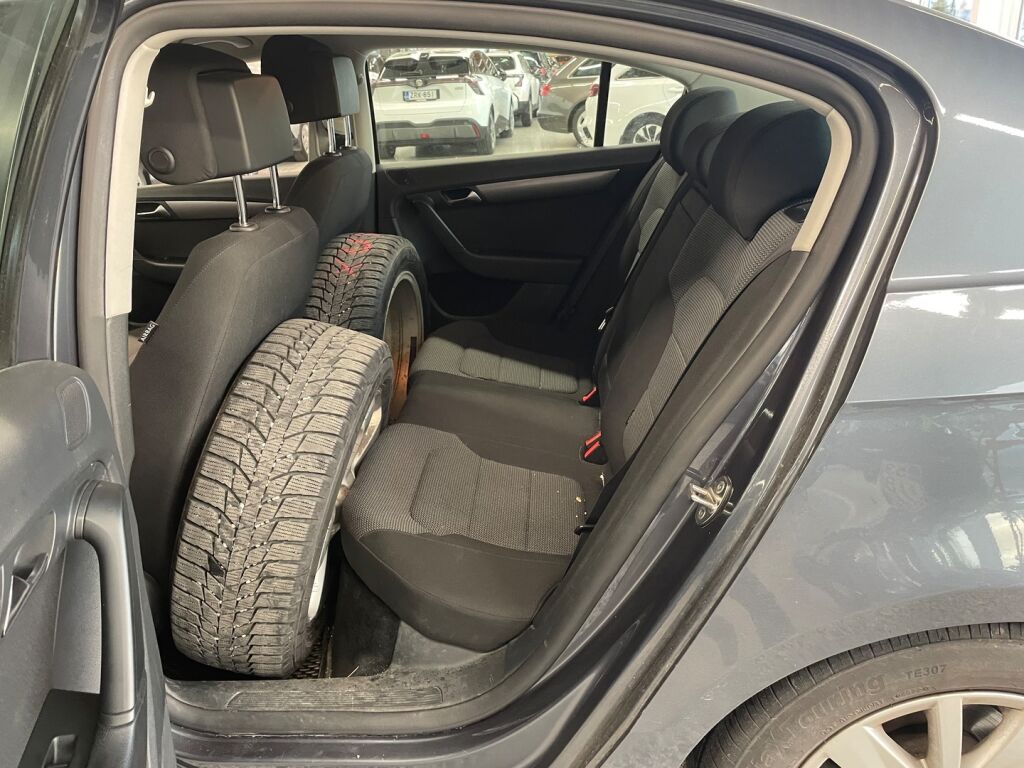 Volkswagen Passat 2011 Harmaa