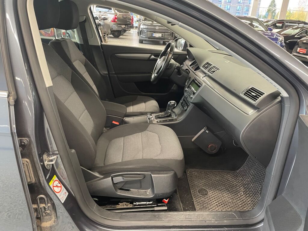 Volkswagen Passat 2011 Harmaa