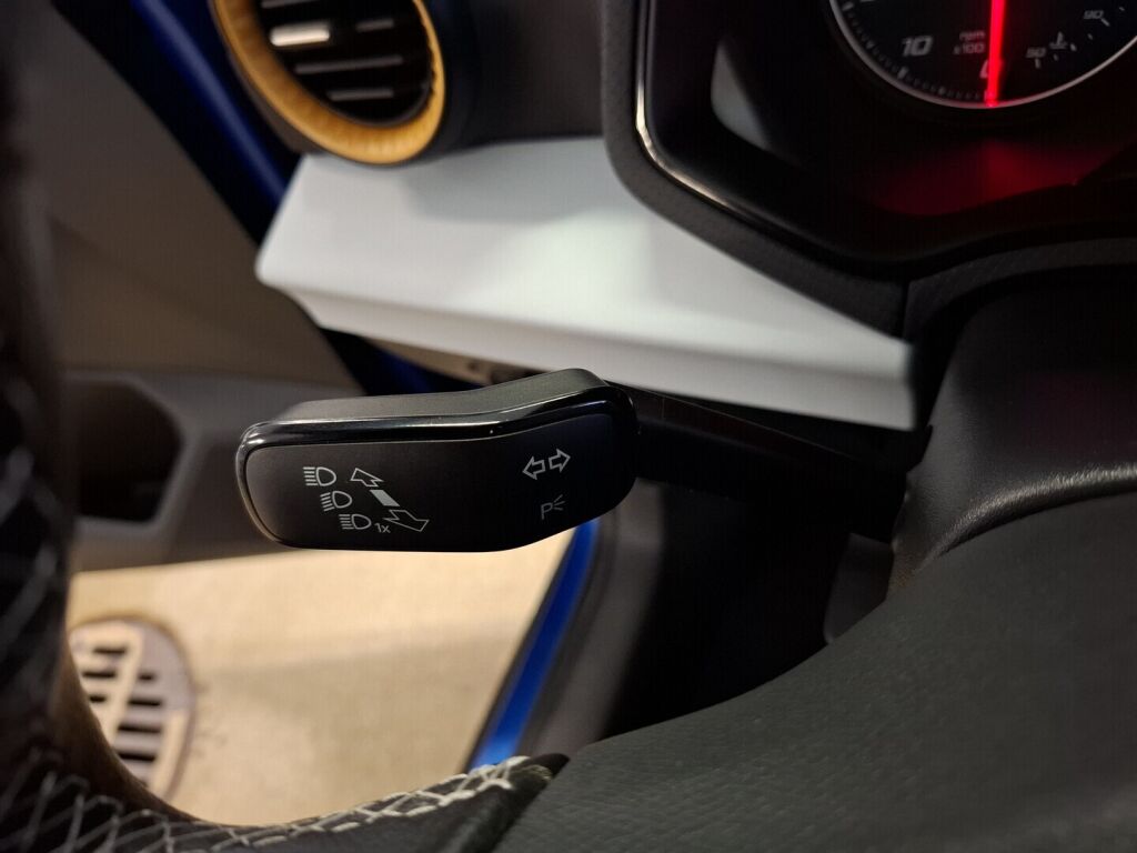 Seat Arona 2022 Sininen