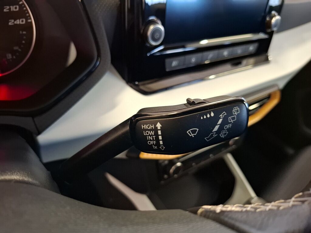 Seat Arona 2022 Sininen