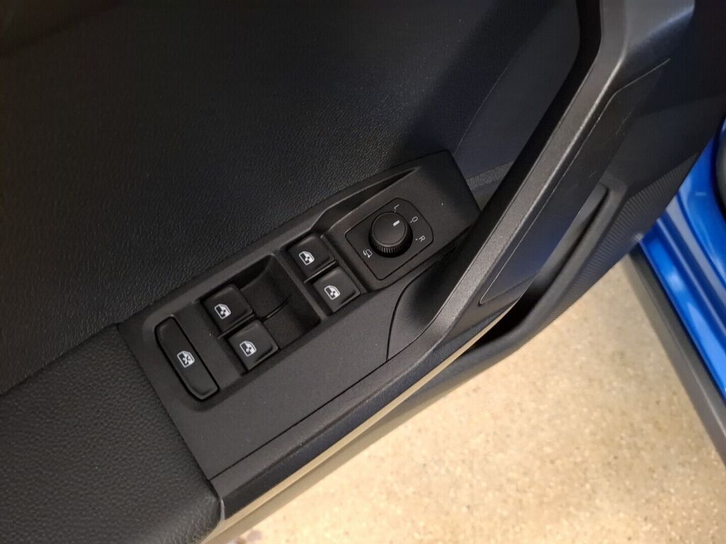 Seat Arona 2022 Sininen