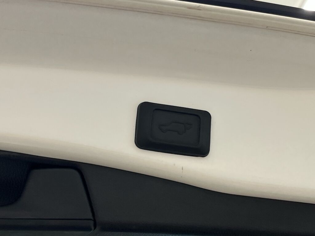 Toyota RAV4 Plug-in 2021 Valkoinen