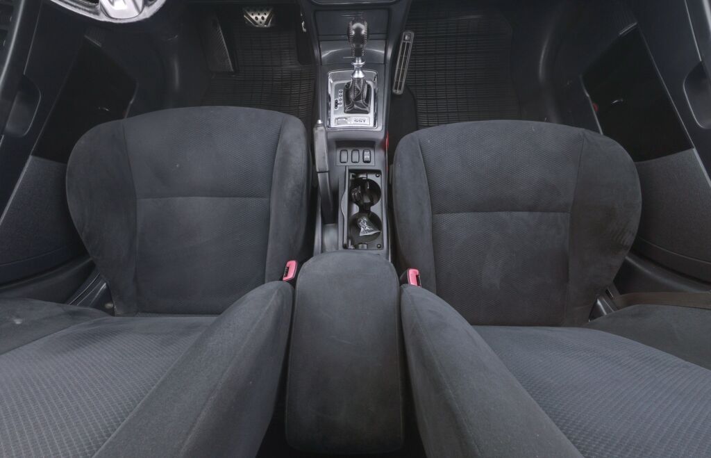 Mitsubishi Lancer 2011 Punainen