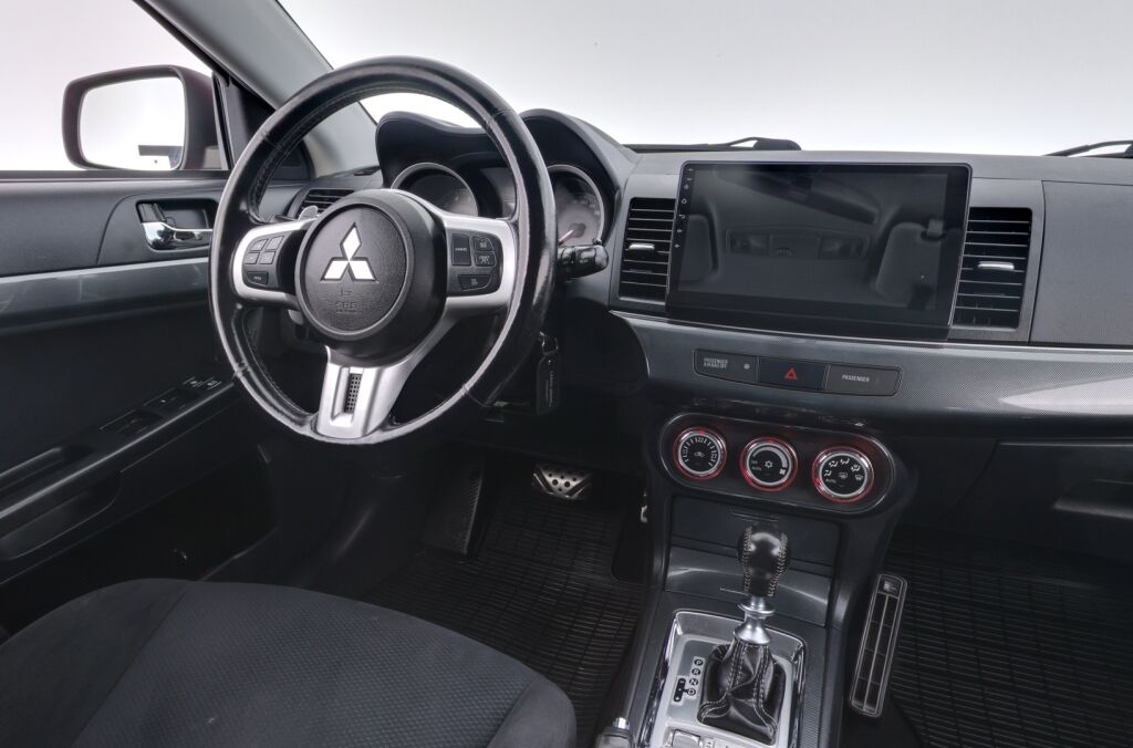 Mitsubishi Lancer 2011 Punainen