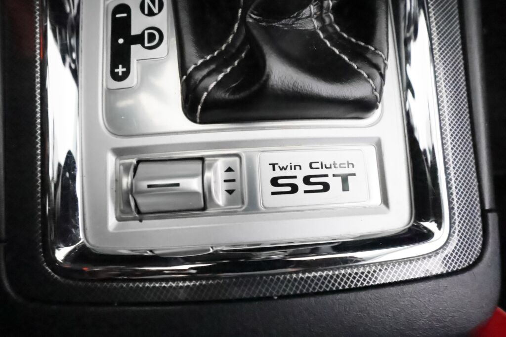 Mitsubishi Lancer 2011 Punainen