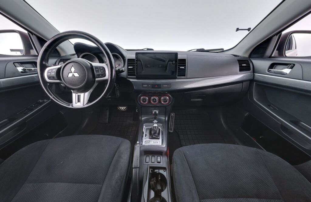 Mitsubishi Lancer 2011 Punainen