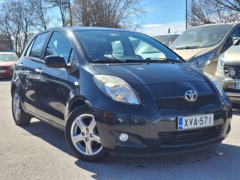 Toyota Yaris 2010 Musta