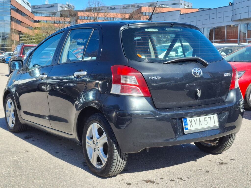 Toyota Yaris 2010 Musta