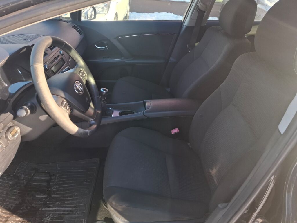 Toyota Avensis 2010 Musta