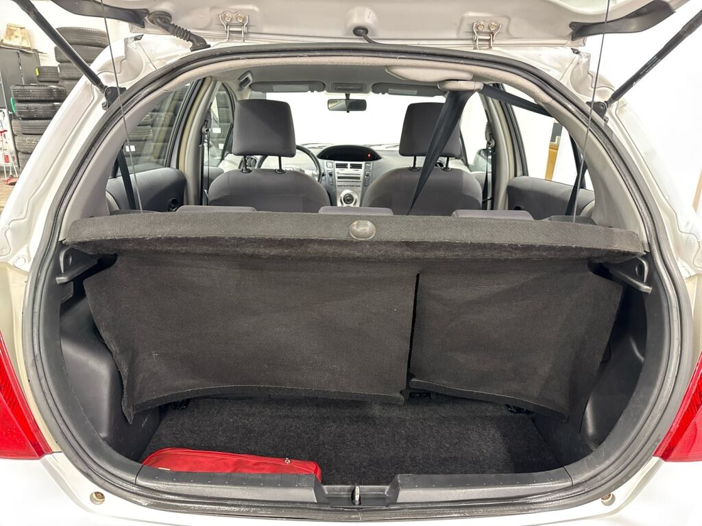 Toyota Yaris 2010 Hopea