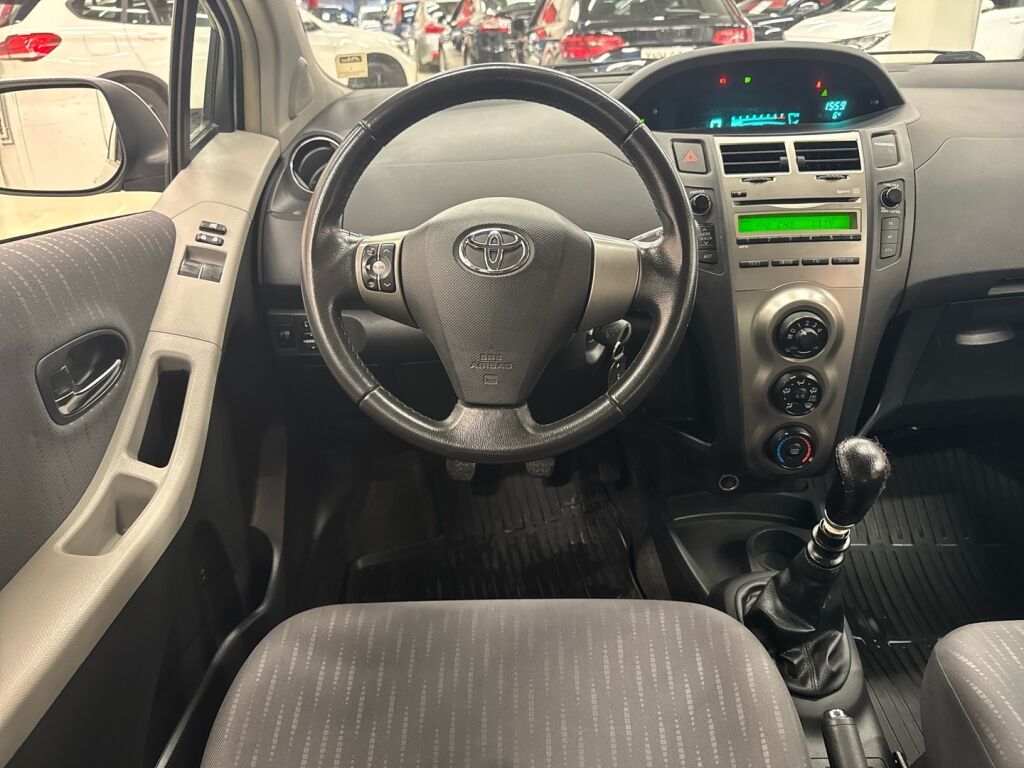 Toyota Yaris 2010 Hopea
