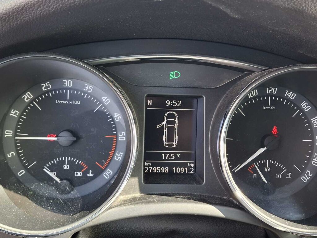 Skoda Superb 2014 Valkoinen
