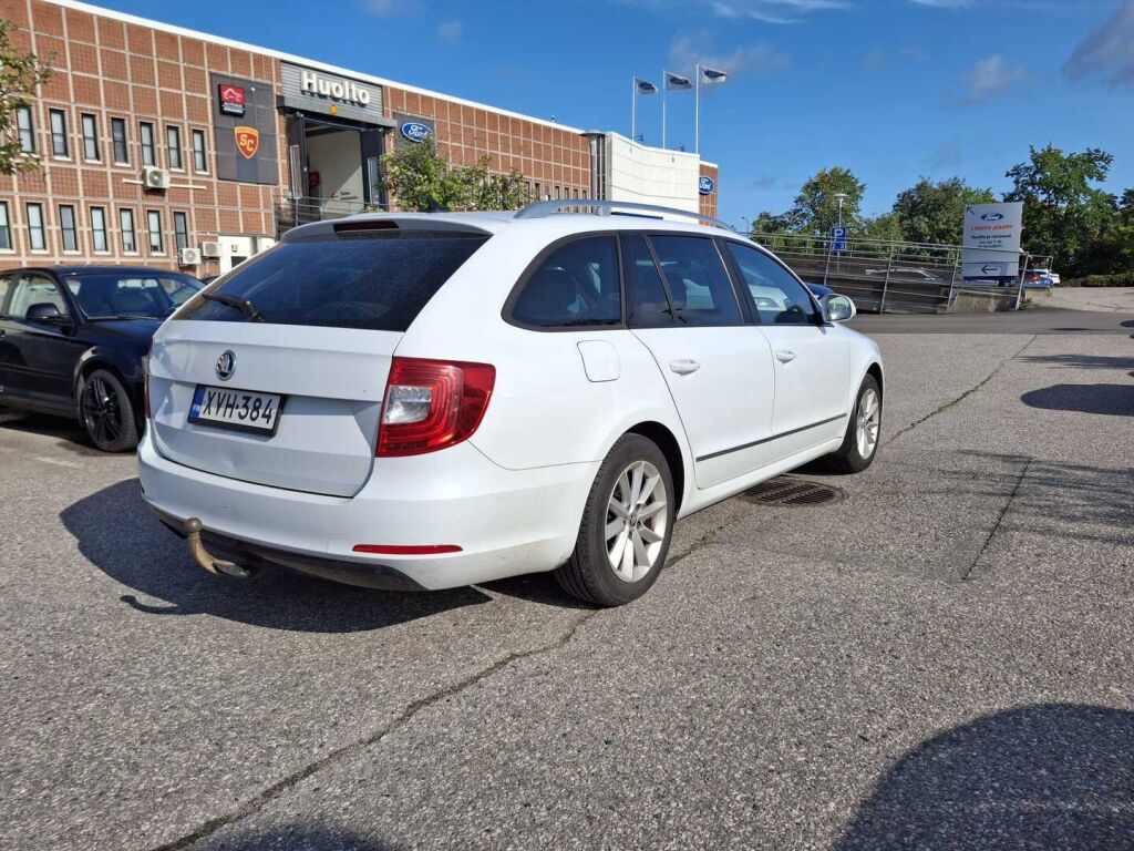 Skoda Superb 2014 Valkoinen