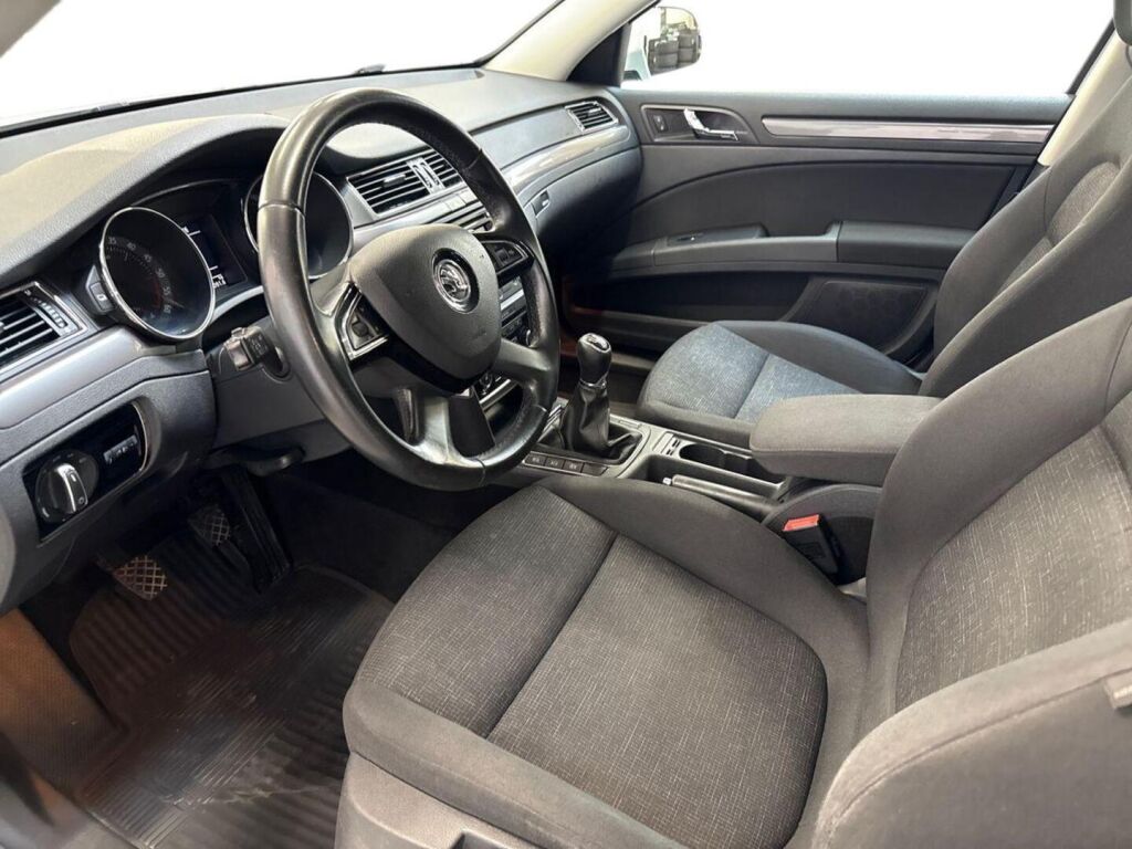 Skoda Superb 2014 Valkoinen