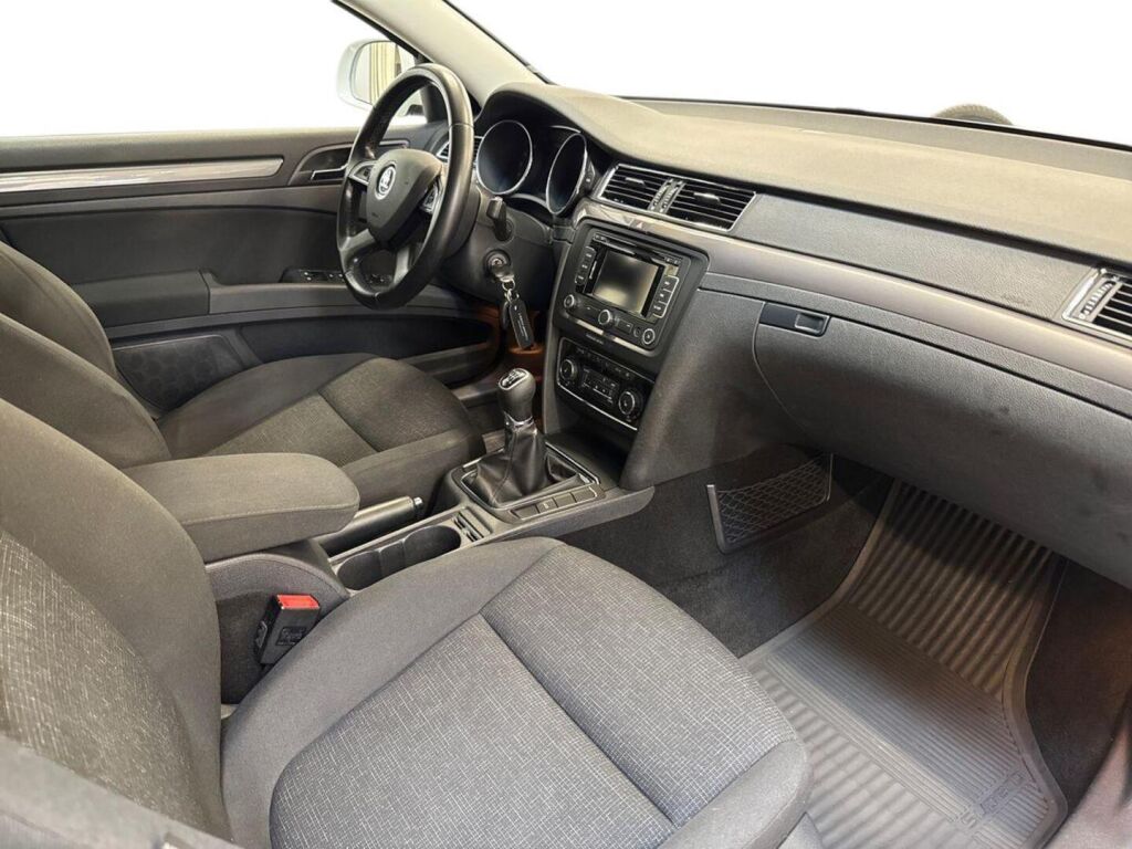 Skoda Superb 2014 Valkoinen