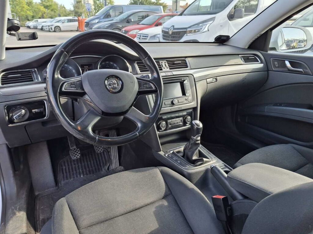 Skoda Superb 2014 Valkoinen