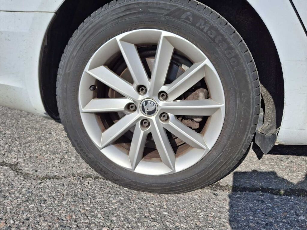 Skoda Superb 2014 Valkoinen