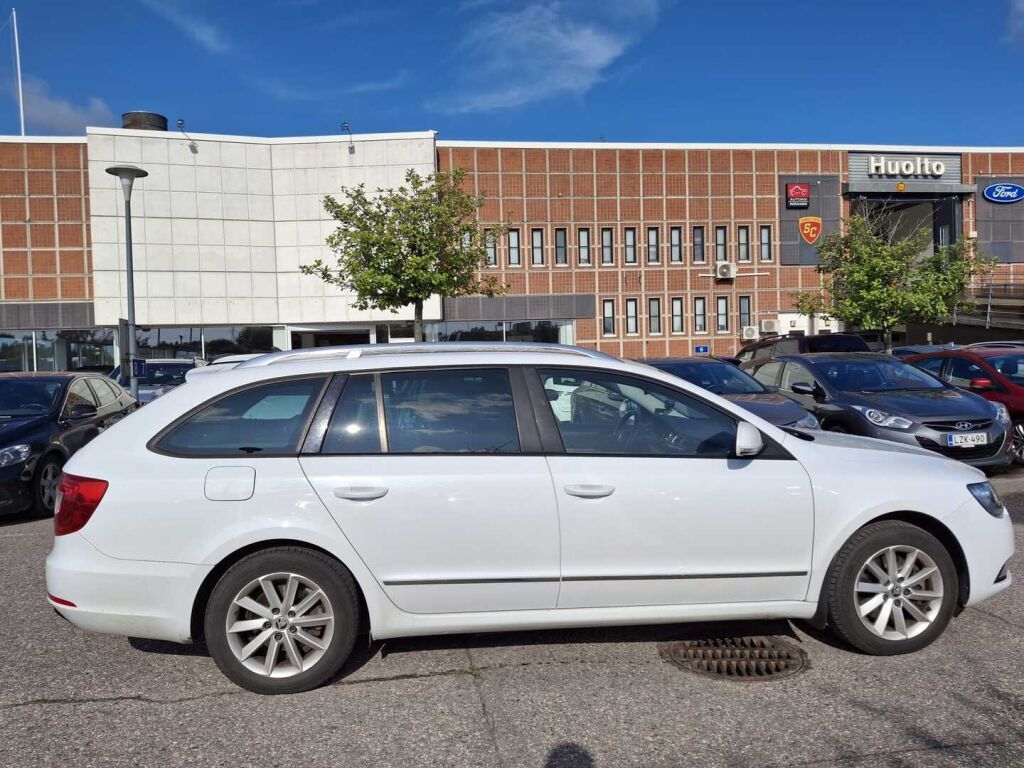 Skoda Superb 2014 Valkoinen