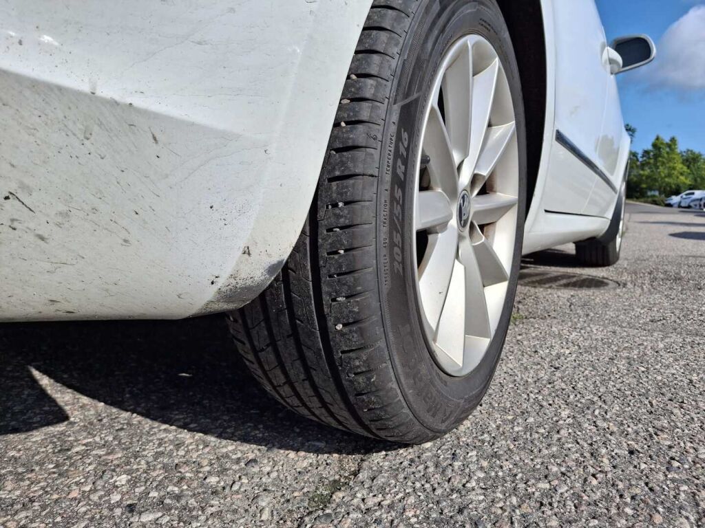Skoda Superb 2014 Valkoinen