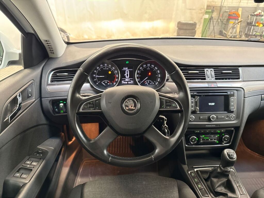 Skoda Superb 2014 Valkoinen